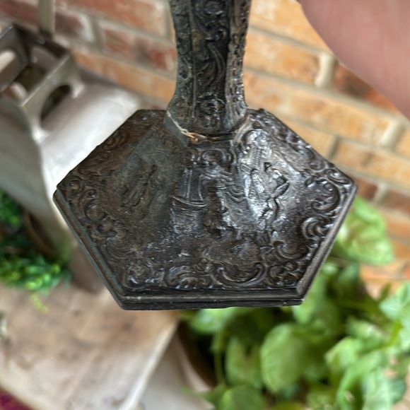 Antique silver plated Fluted Dutch Scene Vase with hexagon base - Picture 7 of 10